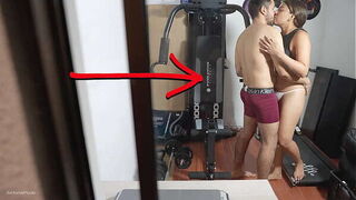 Por qué_ mis vecinos no cerraron las cortinas?