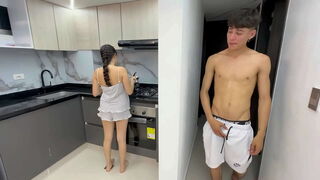 Le doy una dura follada a mi tí_mida amiga latina en su estrecho coñ_o hasta llená_rselo de mucha leche.