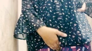 Aunty's girl's pussy fucked Hindi sex story