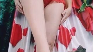 Girl Happily Exposed Her Body for Boyfriend