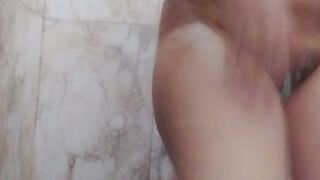 Made video of desi girlfriend taking bath