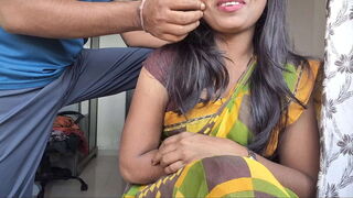 देसी भाभी ने साड़ी पहन कर अपने देसी लौंडे से चुद गही