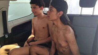 D&oacute_is meio - irm&atilde_o num jogo de futebol interrompido , atr&aacute_s do carro aquele sexo de pura jogada