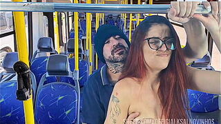 Estudante &eacute_ encoxada por estranho no onibus em p&uacute_blico!