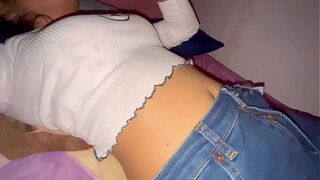 &iquest_WTF? &iexcl_Muy tierna, pero ya no es inocente! Mi hijastra se me pega todita con su Mini Short y se me encuera para que la folle