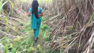 out door sugarcane field sexy married girlfriend ko choda full hard sex