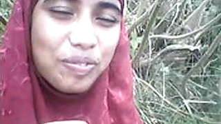 desi girl shows her tits and pussy in forest