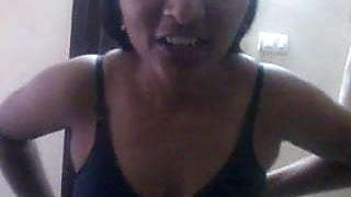 Andra aunty possing to bf hot 2