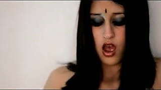 indian woman gets gloryhole