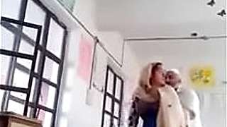 A 70 yrs old man sex with 30 yrs bold lady in classroom.