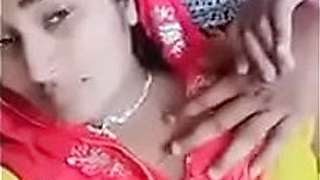 Desi indian south girl naked in saÅ•re with boyfriend and showing nipple