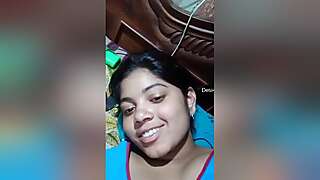 Today Exclusive -boudi Showing Her Boobs And Fingering