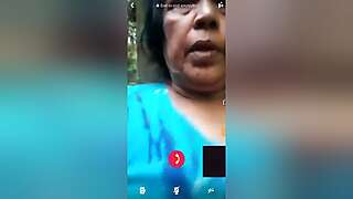 Mature Aunty Shows Her Pussy