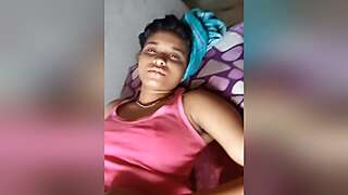 Today Exclusive -sexy Desi Girl Showing Her Boobs And Pussy