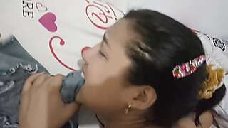 तातो 18 वर्षीया महिला आफ्नो सबैभन्दा राम्रो साथी द्वारा Fucked हुन्छ