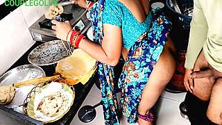 ( Kichen Sex )6) Mami Khana Khane Baithi Hai Jab Tak Chod Lete Hai