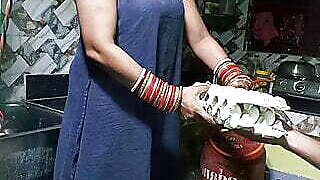 Kitchen me aunty ji ko ache se lund ka maja diya padosi devar ne