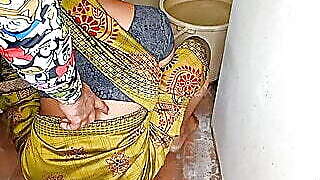 Komal kapde dhote dhote devar ka land le baithi