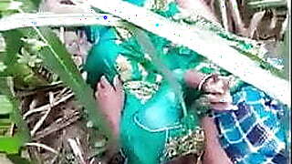 Shilpi bhabhi ko ganne ke khet me pela