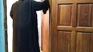 (Jabardast choda chudi) - Indian 55 Year Old kee muslim padosee Aunty ne ghar ke safai ke dauran chudai ke - Hindi audio