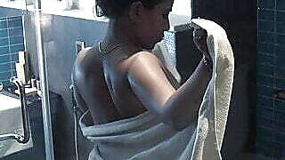 Desi Girl made fucking session with her boyfriend in shower