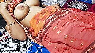 DESI INDIAN BABHI WAS FIRST TIEM SEX WITH DEVER CLEAR HINDI AUDIO