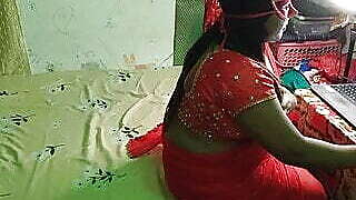 Sexy hot desi village aunty bhabhi web cam video call with strenger in nude show. Open cloth slowly.