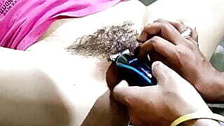 Chudai se pahale chut k baal trimmer se triming