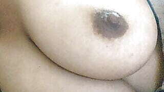 Bhabhi ji ke chuche doodh se bhare huye