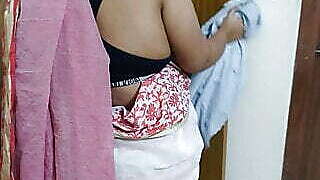 (Jabardasti Chudai) Ghar Ki Safai Ke Dauran Padosi Aunty Ne Uske Sath Choda Chudi - Clear Hindi Audio