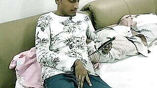 Mobile pe bhabhi ka porn dika mal nikal giya! I couldn't fuck her hardly