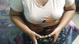 (Aysha) Didi Game khel sikhate samay Bhai ke Lund par Chudai aur khel khel rahe hain - Family Stroke