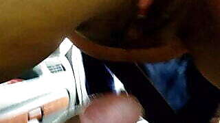 Meri Randi Maa Ne Ganv Jane Ke Liye Lift Ke Badle Ajnabi Se Car me Chut Chudayi