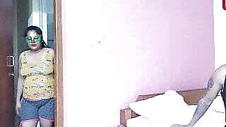 Desi Sex with desi hunk - unloading cum into desy slut