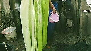 Tamil village mullu aunty outdoors bath Sex video