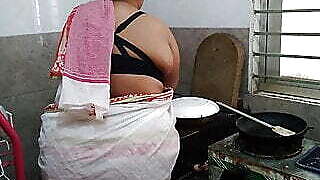 (Tamil Maa Ki Jabardast Chudai Beta) Desi Hot Step Mother Fucked In The Kitchen - Hindi Audio