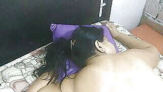 I fuck my stepmother who is very rich and hot, I leave her full of milk