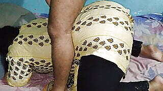 Electrician fucked Indian hot aunty's Big ass When Aunt was Horny - Indian Hindi Sex