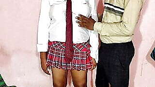 Homework pura nhi karne par teacher ne ladki ki piche se chudyai