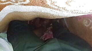 Jyoti didi ne sote hue lund pakd liye or usse hilane lggi