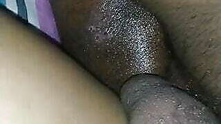 Wife ke dost ne hubby ko chod dia. Wife er samne tar bondhu swamir pod mere dilo,