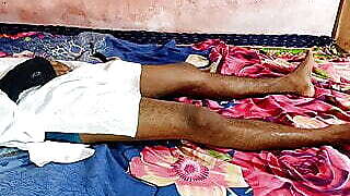 varma jee ne pados kee misej mehta ko ghar bulkar dardanaak choot chudaee kee