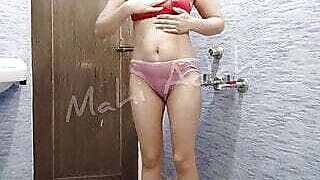 Beautiful Desi Indian Girl Nude Bathing Fingering