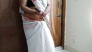 Indian Desi stepmom Mera Bada Lund Chahta Hai - Jab Papa Ghar Par Nahi Hote To Maa Mujhe Bulate Hai Aur Jabardast Choda