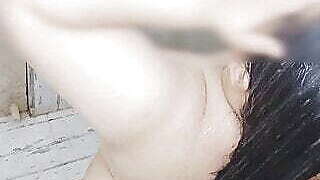 Indian Bbw Bhabhi Having Bath