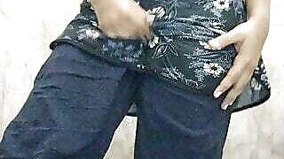 Desi aunty bathing and changing clothes at college