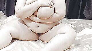 Indian Bbw Bhabhi Appling Body Lotion