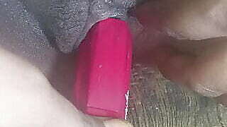 Apni chut me lipstick dalte huee