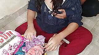 nae navele BAHU ko jeth-je ne kapde dhone me help ke saath Chudaie kiya