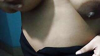 Tamil Hot Aunty kam ottejak ho jate hain aur bade Doodh joolee